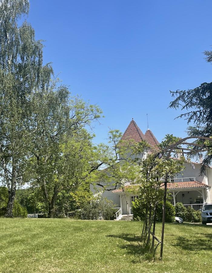 Domaine Des Peyries - Chambres Et Table D'Hotes Saint-Barthelemy-d'Agenais 外观 照片
