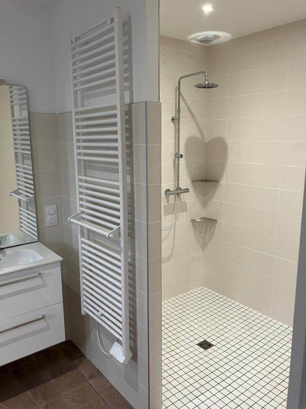 Domaine Des Peyries - Chambres Et Table D'Hotes Saint-Barthelemy-d'Agenais 外观 照片